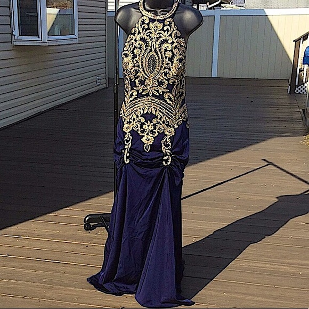 Beautiful gown with small train by Let’s, blue and gold - Picture 3 of 16